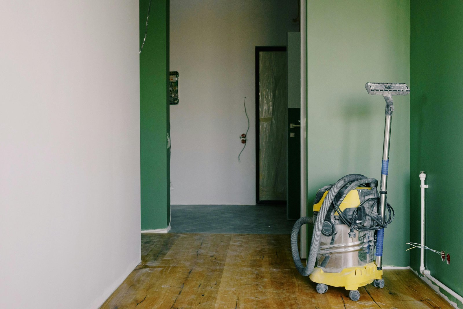 Water extraction equipment on flooring